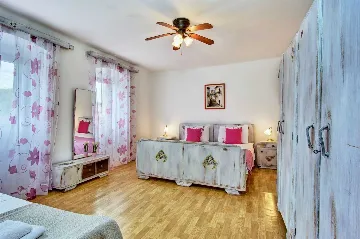 Mali Lošinj Holiday House for Up to 5 Guests