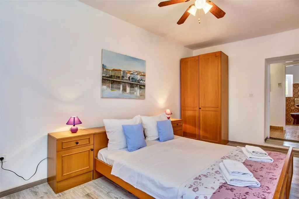 Mali Lošinj Holiday House for Up to 5 Guests