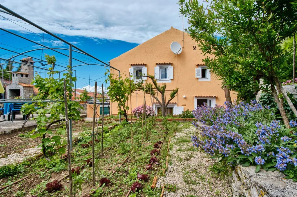 Mali Lošinj Holiday House for Up to 5 Guests