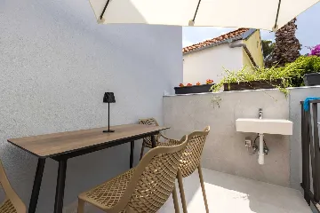 1-Bedroom Apartment in Veli Lošinj for Up to 4