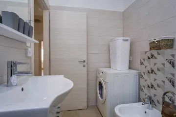 3-Bedroom Apartment for 6 Guests in Mali Lošinj