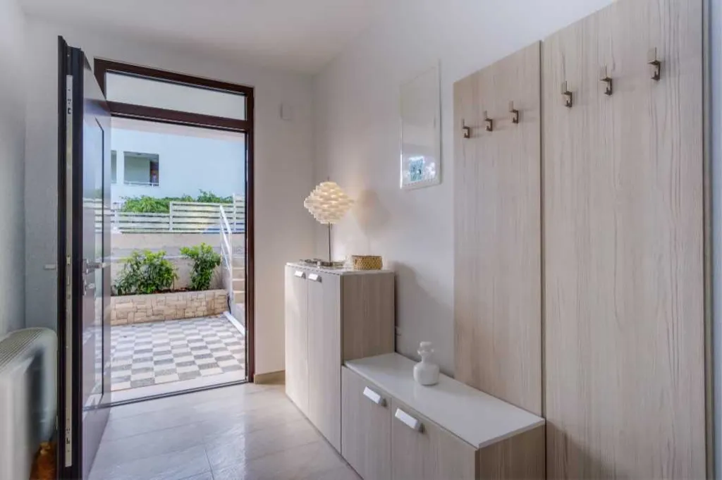 3-Bedroom Apartment for 6 Guests in Mali Lošinj