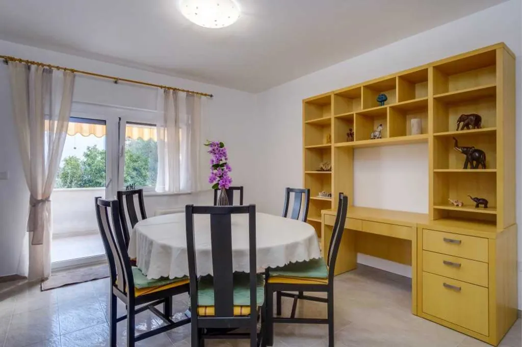 3-Bedroom Apartment for 6 Guests in Mali Lošinj