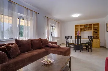 3-Bedroom Apartment for 6 Guests in Mali Lošinj