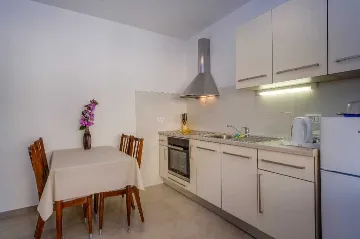 Mali Lošinj 1-Bedroom Apartment for 3 with Parking