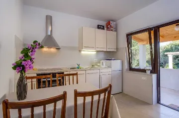 Mali Lošinj 1-Bedroom Apartment for 3 with Parking