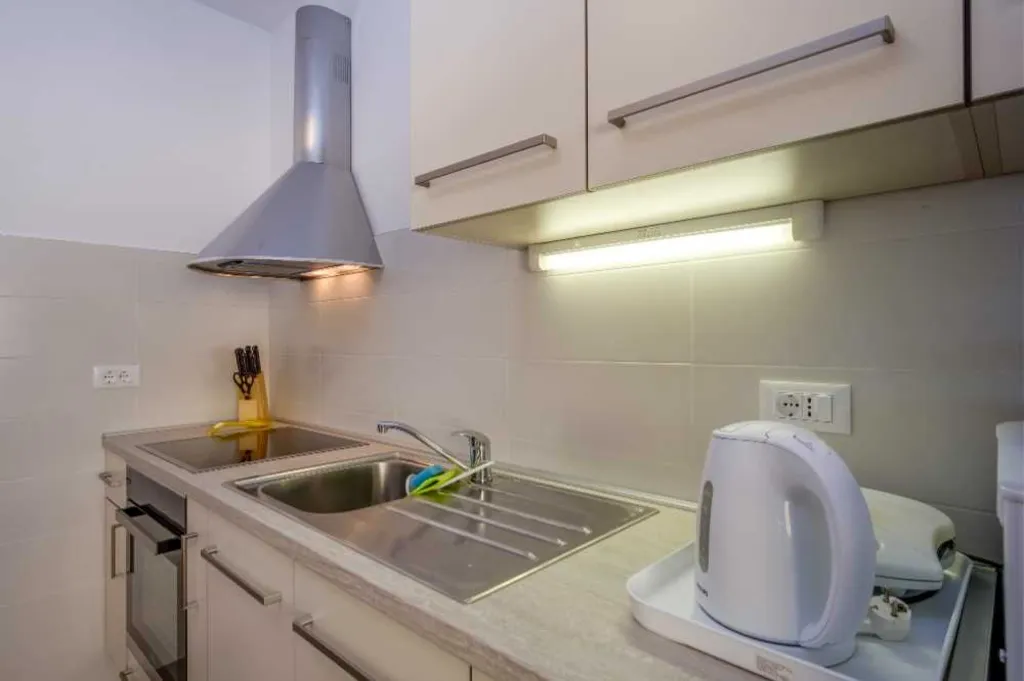 Mali Lošinj 1-Bedroom Apartment for 3 with Parking