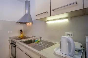 Mali Lošinj 1-Bedroom Apartment for 3 with Parking