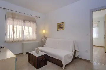 Mali Lošinj 1-Bedroom Apartment for 3 with Parking