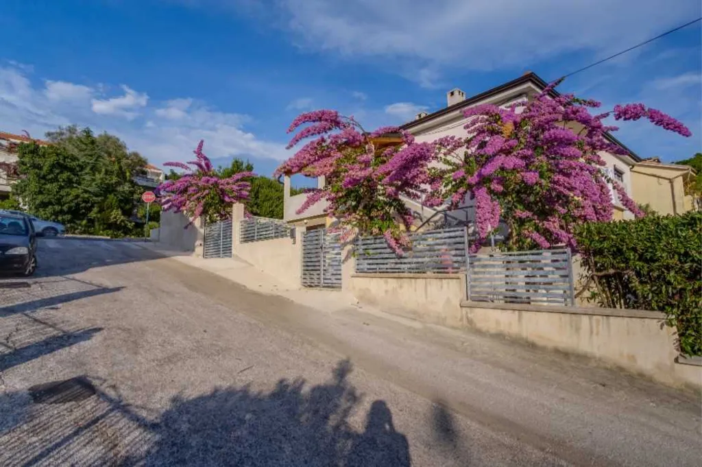 Mali Lošinj 1-Bedroom Apartment for 3 with Parking