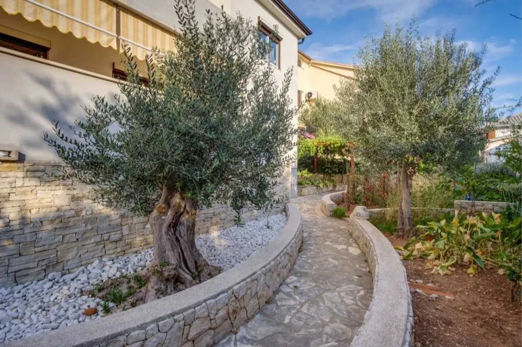 Mali Lošinj 1-Bedroom Apartment for 3 with Parking