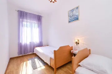 Nerezine 2-Bedroom Apartment for 5 Guests