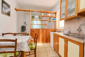 Nerezine 2-Bedroom Apartment for 5 Guests