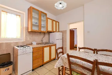 Nerezine 2-Bedroom Apartment for 5 Guests