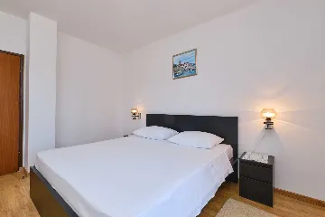 Nerezine 2-Bedroom Apartment for 5 Guests