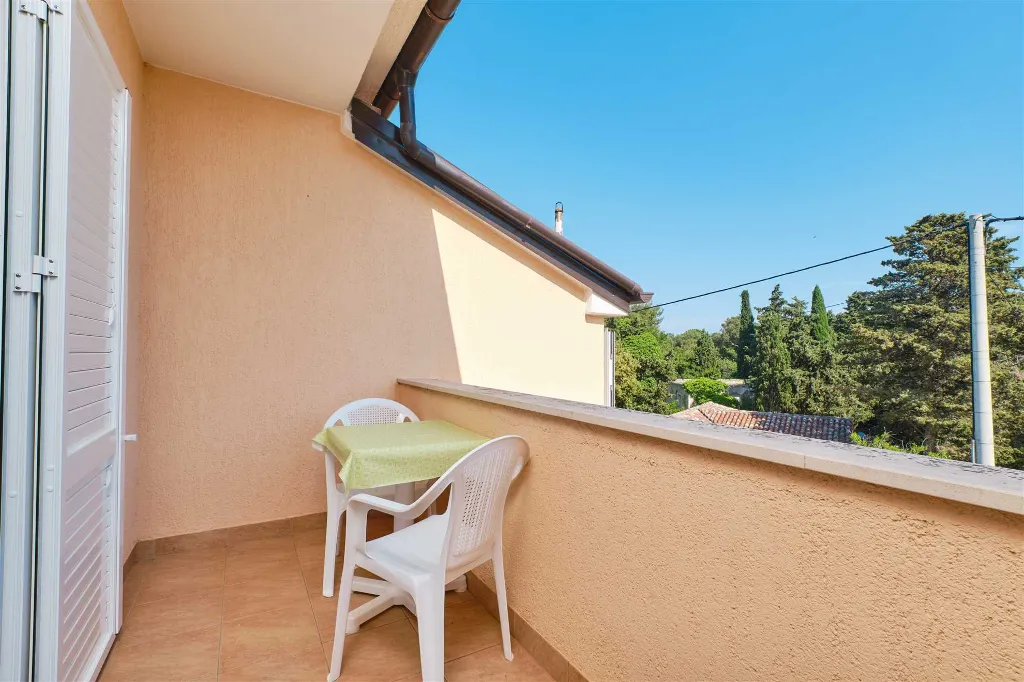 Nerezine 2-Bedroom Apartment for 5 Guests