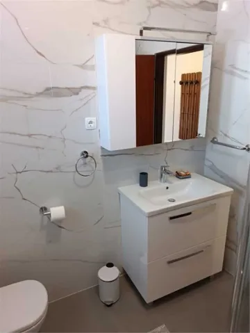 Nerezine 2-Bedroom Apartment for 5 Guests