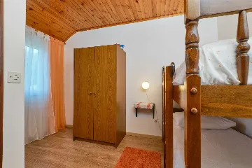 Nerezine 2-Bedroom Apartment for 4 Guests