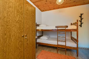 Nerezine 2-Bedroom Apartment for 4 Guests