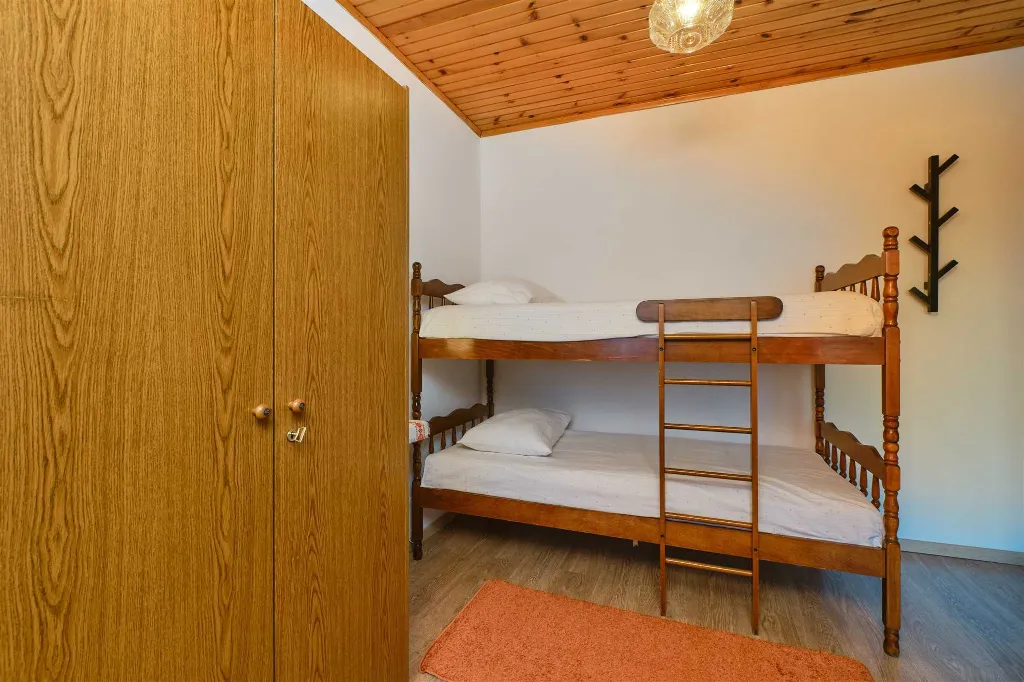 Nerezine 2-Bedroom Apartment for 4 Guests