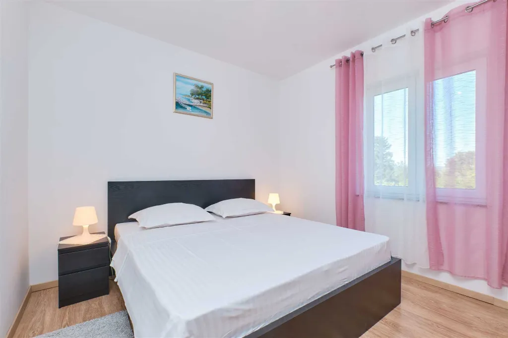 Nerezine 2-Bedroom Apartment for 4 Guests