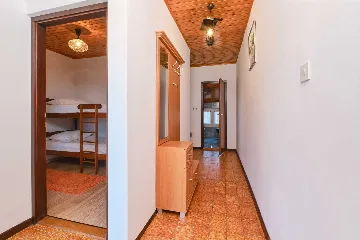 Nerezine 2-Bedroom Apartment for 4 Guests