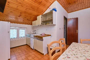 Nerezine 2-Bedroom Apartment for 4 Guests