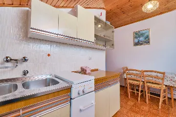 Nerezine 2-Bedroom Apartment for 4 Guests