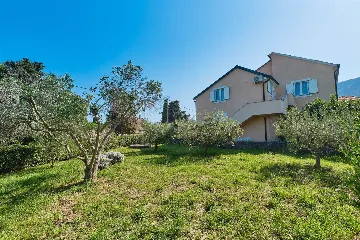 Nerezine 2-Bedroom Apartment for 4 Guests