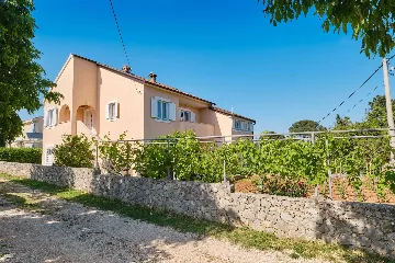 Nerezine 2-Bedroom Apartment for 4 Guests