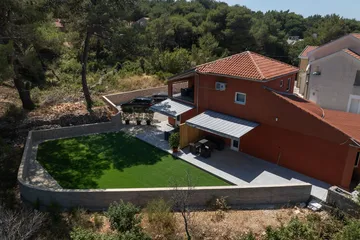 One-Bedroom Apartment in Mali Lošinj for 3-4 Guests