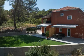 One-Bedroom Apartment in Mali Lošinj for 3-4 Guests