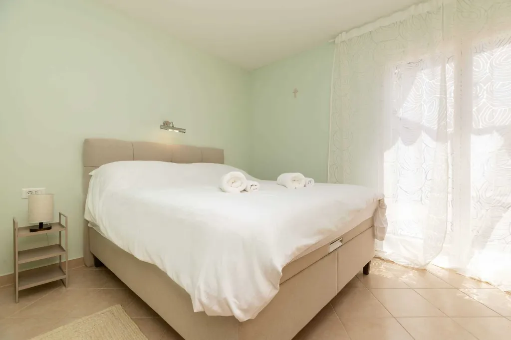 Air-Conditioned Apartment in Mali Lošinj (2–3)