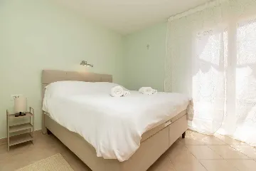 Air-Conditioned Apartment in Mali Lošinj (2–3)