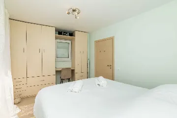 Air-Conditioned Apartment in Mali Lošinj (2–3)