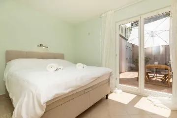 Air-Conditioned Apartment in Mali Lošinj (2–3)