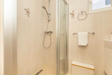 Air-Conditioned Apartment in Mali Lošinj (2–3)