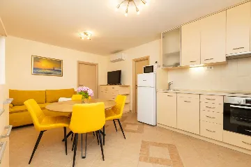 Air-Conditioned Apartment in Mali Lošinj (2–3)