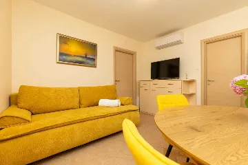 Air-Conditioned Apartment in Mali Lošinj (2–3)