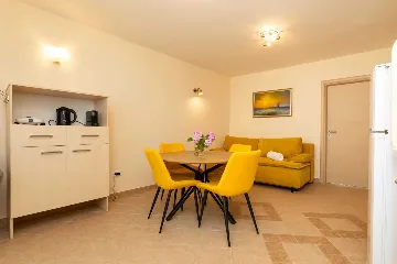 Air-Conditioned Apartment in Mali Lošinj (2–3)