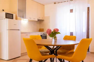 Air-Conditioned Apartment in Mali Lošinj (2–3)