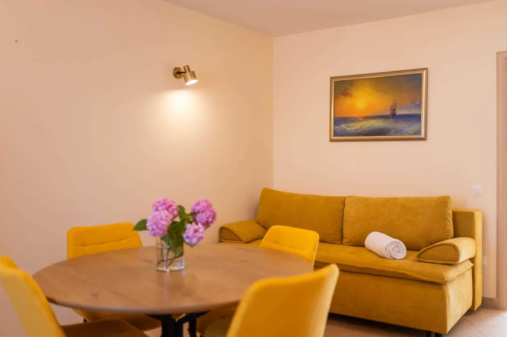 Air-Conditioned Apartment in Mali Lošinj (2–3)