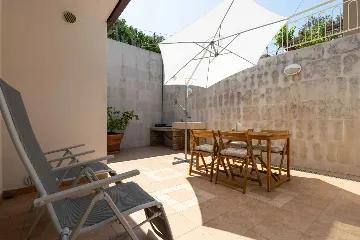 Air-Conditioned Apartment in Mali Lošinj (2–3)