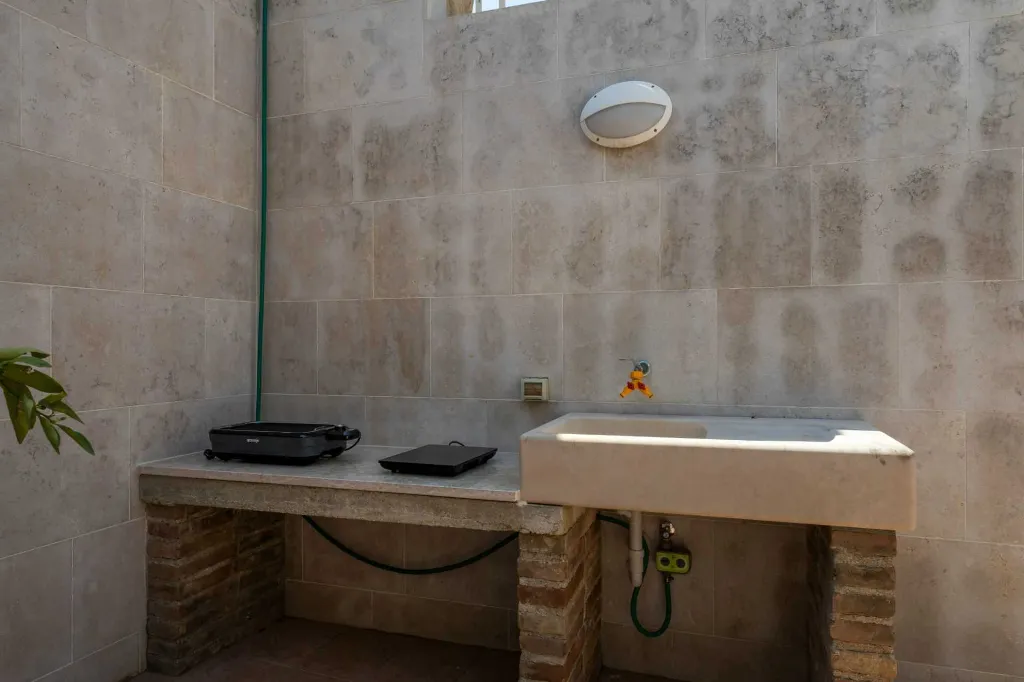 Air-Conditioned Apartment in Mali Lošinj (2–3)