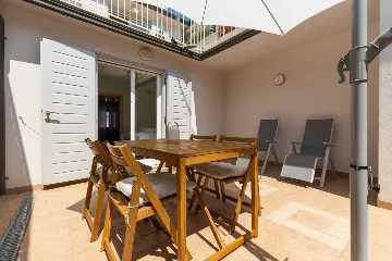 Air-Conditioned Apartment in Mali Lošinj (2–3)