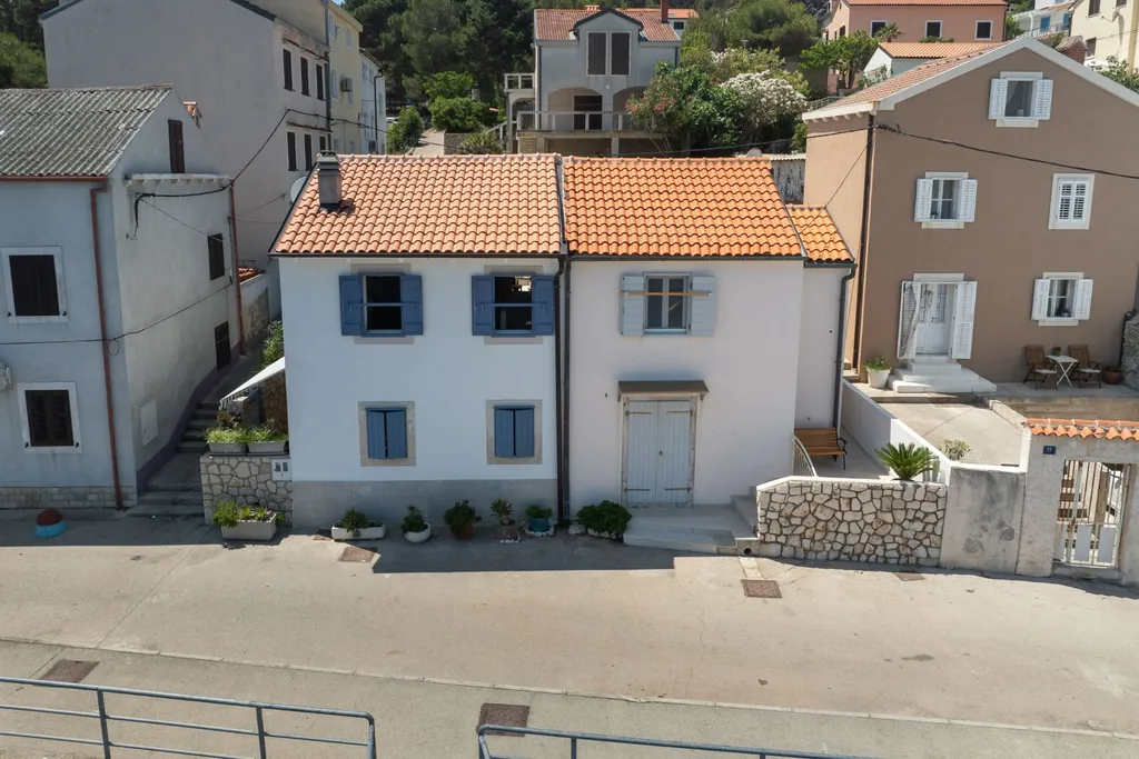 Air-Conditioned Apartment in Mali Lošinj (2–3)