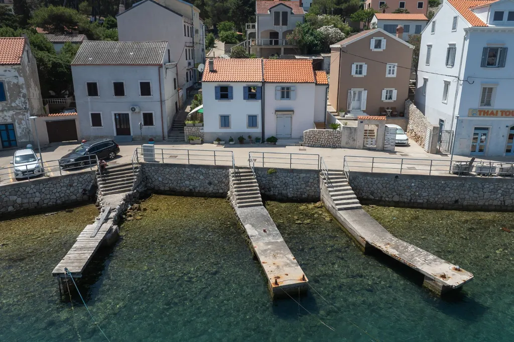 Air-Conditioned Apartment in Mali Lošinj (2–3)