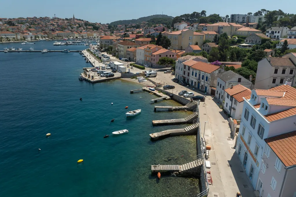 Air-Conditioned Apartment in Mali Lošinj (2–3)
