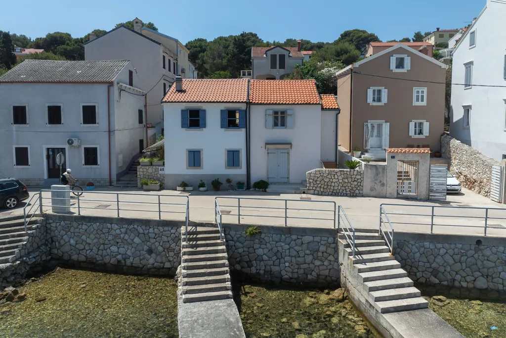 Air-Conditioned Apartment in Mali Lošinj (2–3)