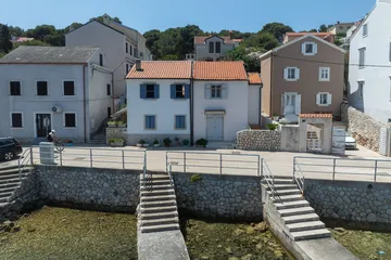 Air-Conditioned Apartment in Mali Lošinj (2–3)